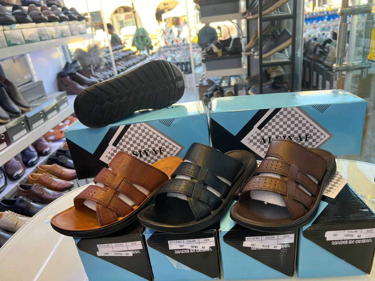 السلام عليكم شحاطه رجالي قياسات من 40 إلى 45 عدد كارتون 8 قطع سعر كارتون 65 الف تطلع عليك قطعه 8 الف دينار الاستفسار على الخاص او وتساب ***********
