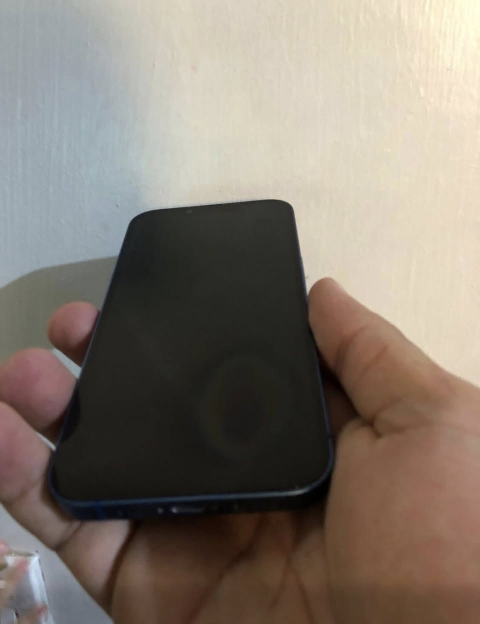 سلام عليكم شباب ايفون 13 عادي الذاكـره .256 وياه ملحقات كفر+ سماعه اير بود وشاحنه اصليه وكرتون ماله موجود مبدل شاشه وبطاريته 89 السعر 250 : الرقم: 0 774 925 4218
