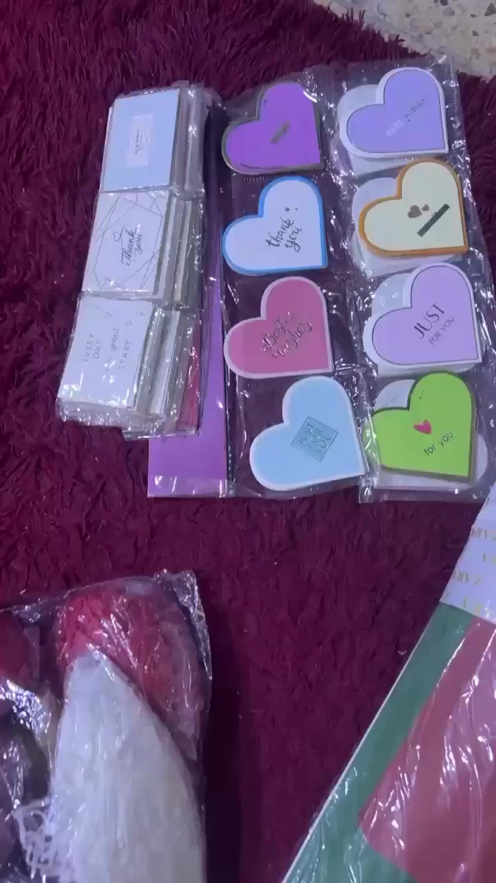 يابه شلونكم عندي غراض للبيع شلعه وحده ب100 الف كلهن 

خيش درزن 12 قطعه
تول كبار عدد3
صغير 2
تغليف وردي يشبه فلين 1
اكياس ورقي كبير 8
اكياس ورقي وسط 5
غلاف ساده ووتر بروف  13
غلاف نايلون شفاف 4
غلاف ورد گلتر 2
كارت مستطيل 1 سيت
كارت قلب 1 سيت
سنادين ورد 8
بوكس معيني كبير ثلاثي 
بوكس فيونكه ثلاثي 
بوكس قلب ثلاثي عدد3
بوكس فيونكه مستطيل ثنائي
سلات خوص ثلاثيه
شرايط 12 قطعه مشكل
بوكس قلب شفاف من الاعلى عدد واحد قطعه مفرده


**إذا كنت صاحب هذا الإعلان وتريد حذفه لأي سبب، رجاءا أرسل رسالة إلى الدعم الفني**