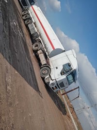 للبيع افيكو موديل 2004 توماتيك رتايدر ثلاجه حجم كورس 13 480 سياره جاهز...