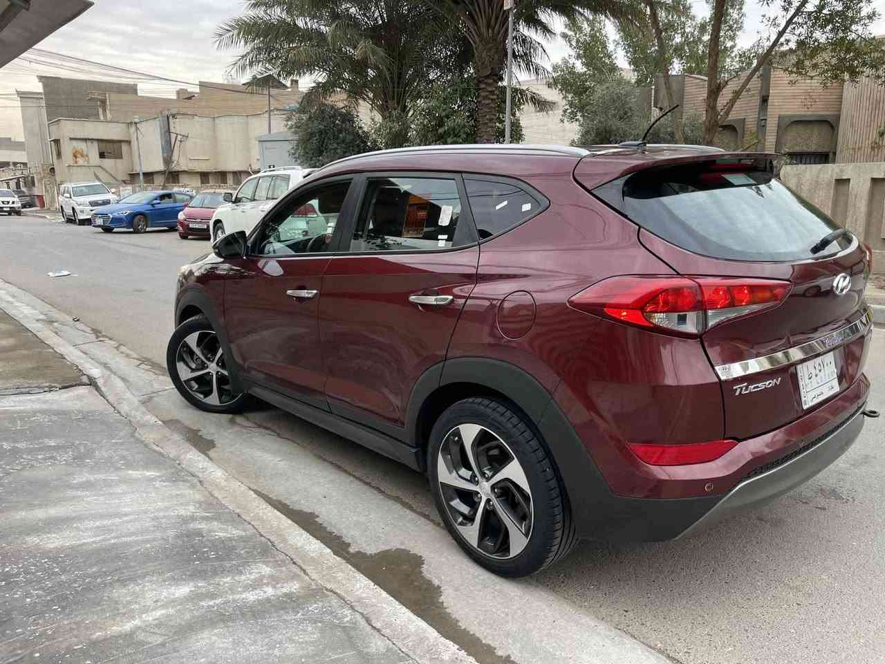 ***********  جديده جداا
توسان ٢٠١٦ امريكي
فول عده فتحه وبصمه
لد وحاجب امامي خلفي 
حساس خلفي 
شاشه وكامره 
فول تحكمات ستيرن
صدرامامي خلفي جديد 
تخم تاير وباتري جديد
ماشيه ١٠٠ الف تقريبا
 محرك ١٦٠٠ تيربو ممفتوح بلادي
 سيارة جديدة وجاهزه مابيها اي نقص
 حادثها بسيط بيها جاملغ خلفي وباب خلفي عكس  صبغ وشبر بالبنيد مبين وواضح  
سونار موجود
فرشا الاصليه وعدتها الاصليه
 بدون دواخل بدون ايرباك 
مكاني بغداد الاعظمية 
السعر ١٢٩ ورقة 
الشراي يجي ويشوف بعينه  
اتصال فقط مكلف بلنشر 
 ***********
