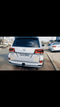 تويوتا لاندكروز 2018 🚙 اللون: أبيض ⚙️ المكينه: 6 سلندر 📄 الحالة: نظيفة...