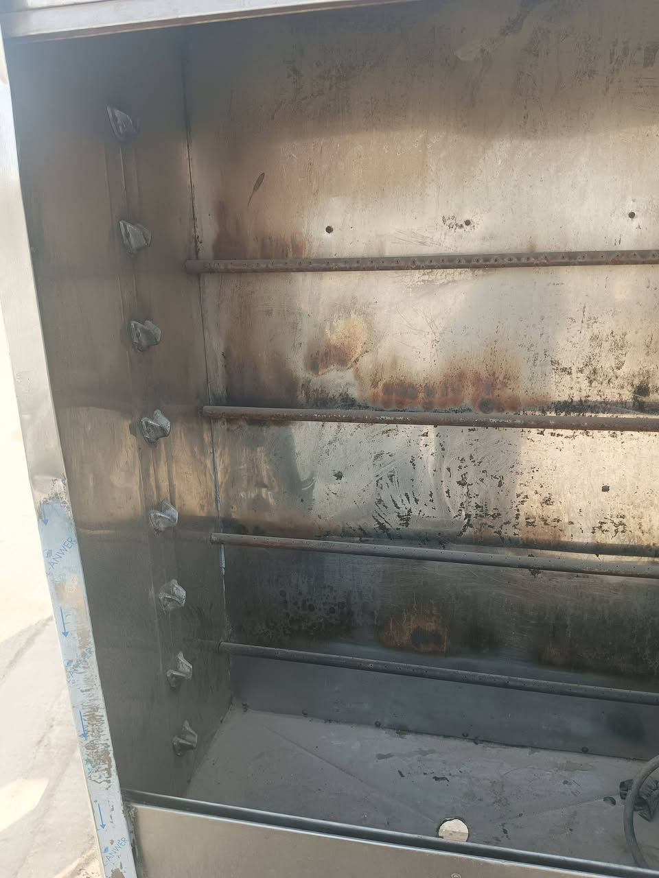 شوايه دجاج البيع 8شياش كامله هيا ماطوره وغراضه سعر 375 بيه مجال رقم تواصل ***********
