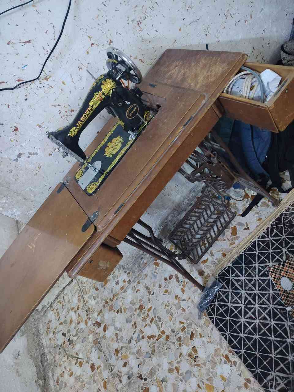 للبيع مكينه خياط من القديمات
نضيفه كلش
مكاني بغداد المدينة
سعر 130


**إذا كنت صاحب هذا الإعلان وتريد حذفه لأي سبب، رجاءا أرسل رسالة إلى الدعم الفني**