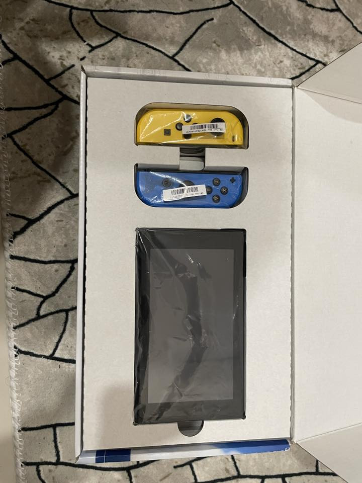 السلام عليكم
جهاز نينتيندو سويتش نسخة فورتنايت نسخة نادرة جدا 
الجهاز نظيف جدا مع الكارتونة و حتة الجياسة الي اجتي بالجهاز موجودة الجهاز اخو الجديد و ملحقاتة كاملة ما عدا كيبل الاجدي ام اي و النظافة بالصور تحجي
سعر 299 الف فقط
و العاب 
The legend of zelda:breath of the wild ب40 الف
Super mario maker 2 ب40 الف
Mortal kombat 11 ب35 الف
Dark souls remasterd ب35 الف
وللعلم الجهاز نسخة نادرة جدا و تقريبا مستحيل اتلاكي بهيج نظافة + اذا اخذت الجهاز و الالعاب سوة اراعيك بالسعر
للتواصل: *********** واتساب
مكاني بغداد السيدية
