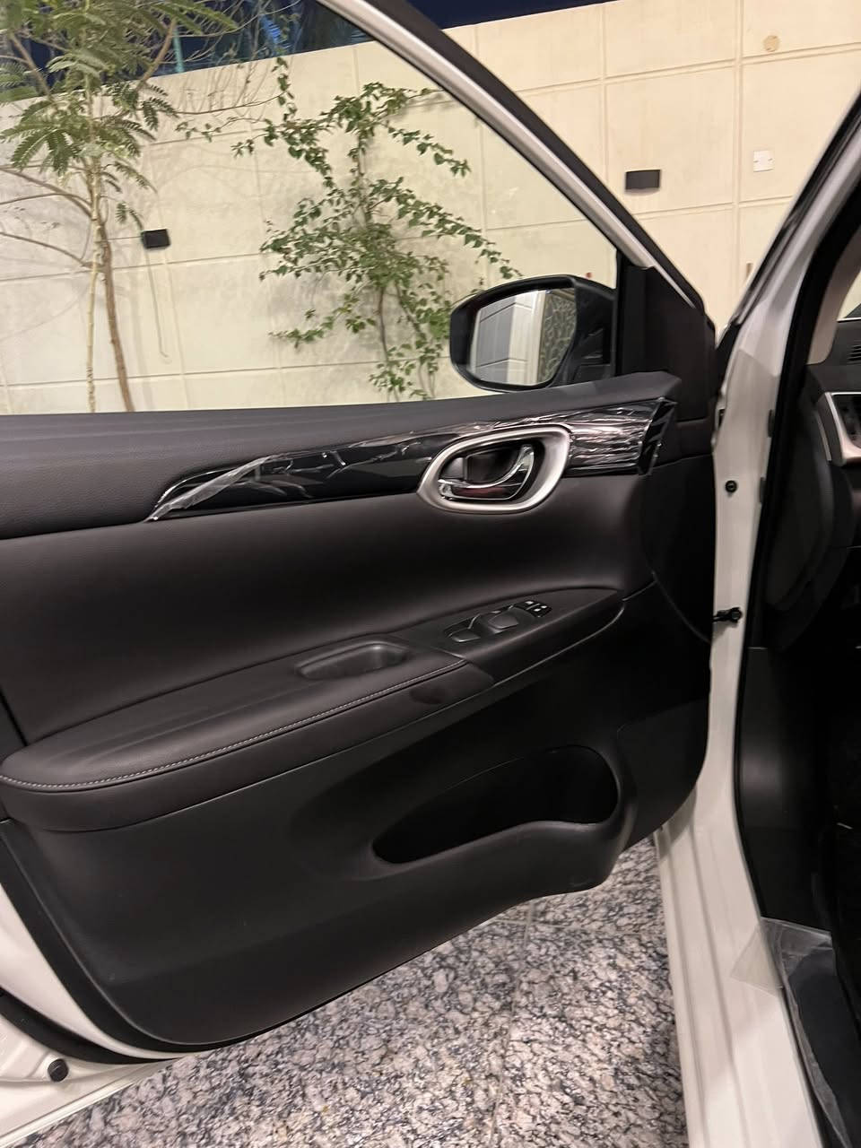 سلام عليكم نيسان سنترا 2025الفول موصفات فتحه كشنات حمر شاشه ماشيه صفر كيلو (زيرو) السعر 139الاستفسار الاتصال على رقم ***********
