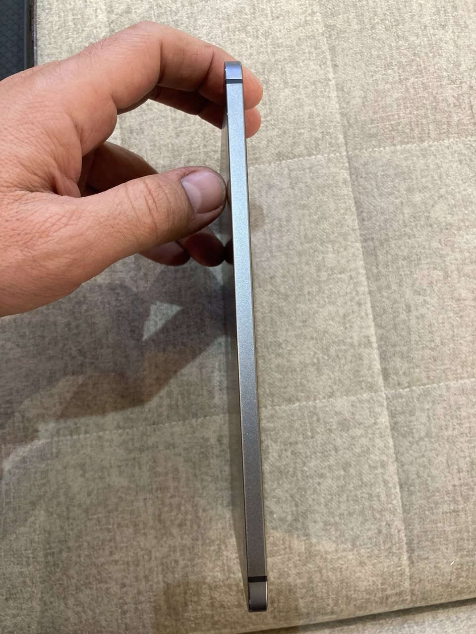 السلام عليكم
ايباد مني ٦ مستعمل للبيع 
iPad mini 6 

المواصفات 

المعالج : Apple A15 
الذاكرة : 256GB
رام السرعة : 4GB
الكامرة الامامية : تعمل
الكامرة الخلفية : تعمل 
البلوتوث: يعمل 
الوافاي : يعمل 
السماعات : تعمل 
الفلاش : يعمل 
البصمة :تعمل
زر التشغيل : يعمل 
يدعم السيمكارت 
الشاشة ٨ انج : تعمل 
البطارية : جيدة جدا 
نظام التشغيل :iOS 26
لاصقة شاشة للحماية 
كفر للجهاز للحماية 
الجهاز بدون ملحقات  
الاضرار : لاتوجد 
الجهاز ما داخل تصليح 

السعر : 525.000 الف 

للتواصل : ***********

بغداد - شارع فلسطين ساحة الموال
