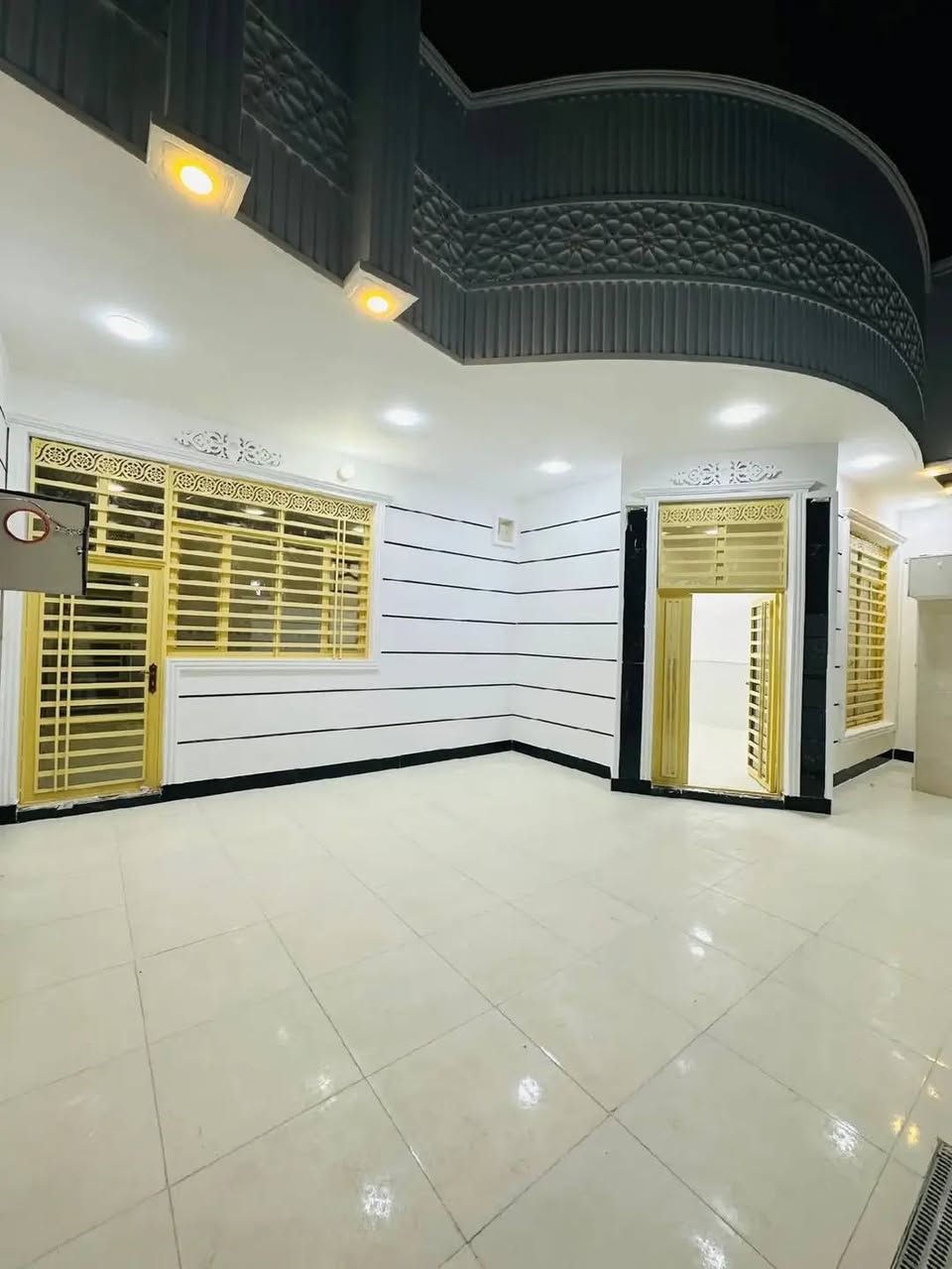 دار ٢٠٠م حي نهاوند ال١١ الف خلف البطاقه الوطنيه شغل راقي جاهز للسكن طابق واحد
***********
