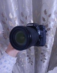 نيكون 7200 • بدي • عدسة 18-105」「شاحن」,