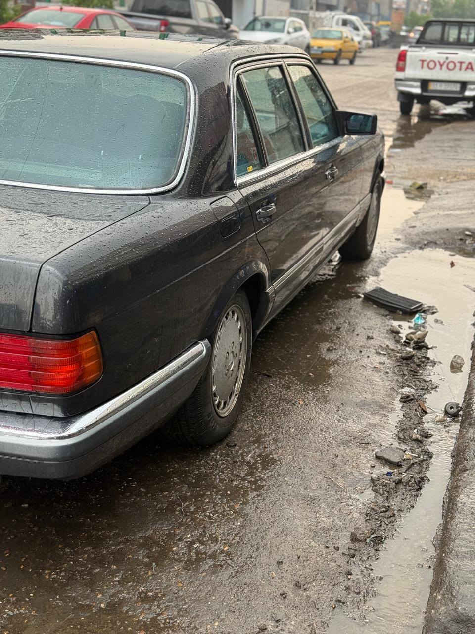 مرسيدسـ موديل 1990
E300  _SEL
مصبوغه جماليه بدون اي ضربه
عضمتها جدديده صفاح سياره موس
 كهرباء والضفيره مملعوب بيها
مكانها بغداد/حي القاهره
السعر 135 وبيها مجال انشالله
***********
