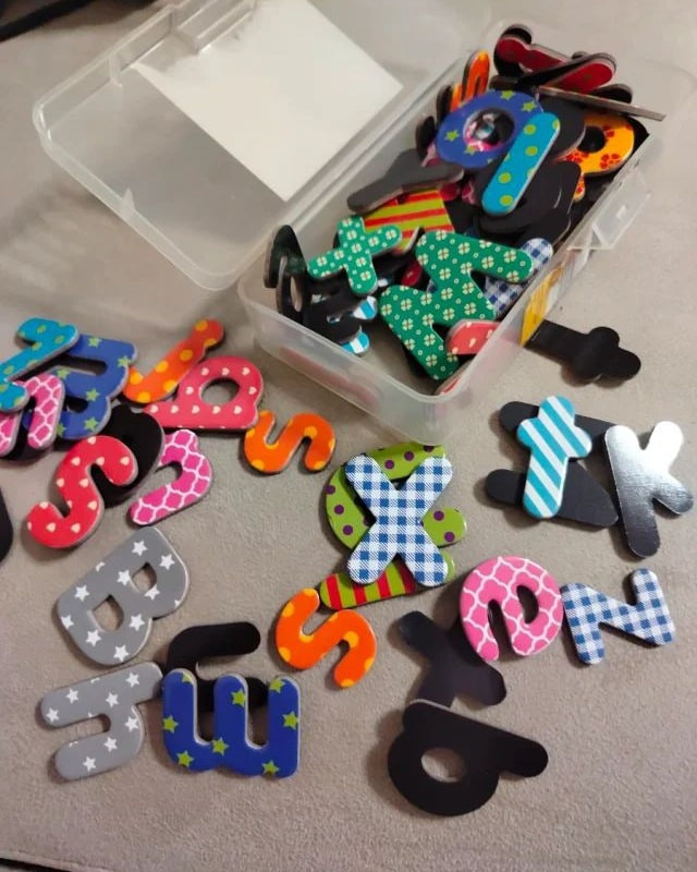 🔤 حروف إنكليزية مغناطيسية – تعليم ممتع وسهل 🔤
حروف إنكليزية ملونة تلتصق مغناطيسيًا
تليق على: 🧲 السبورة
🧲 الثلاجة
🧲 أي سطح حديدي
✨ مثالية لـ:
تعليم الأطفال الحروف بطريقة ممتعة
تكوين الكلمات والجُمل
تنمية التركيز والذاكرة
استخدام مدرسي أو منزلي
👨‍👩‍👧‍👦 آمنة وسهلة الاستخدام
🎨 ألوان جذابة تشجع الطفل على التعلّم
📚 مناسبة للروضة والمرحلة الابتدائية
🎉 متكونة من 100 قطعة احرف كبيرة واحرف صغيرة
📍 متوفرة الآن
📞 للحجز والاستفسار مراسلة الصفحة أو الاتصال ***********.    ***********
https://t.me/maktab_albashiq
الكمية محدودة... للروضات والمدارس سعر خاص
التعليم لما يكون لعب… الطفل يتعلّم أسرع 🌟
