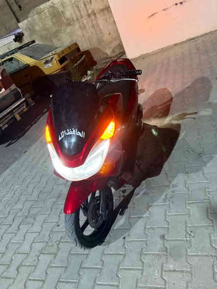 سلام عليكم 
بي سي اكس الجيل الثاني ياباني جي اف 
مكينة 150مكفولة من الشخط ✅✅
حساس ستان ✅
حساس زدحام ✅
دبل شارة ✅
الدراجة مكفولة ✅
ماشية 45✅
عنواني بغداد الزعفرانية 
***********
