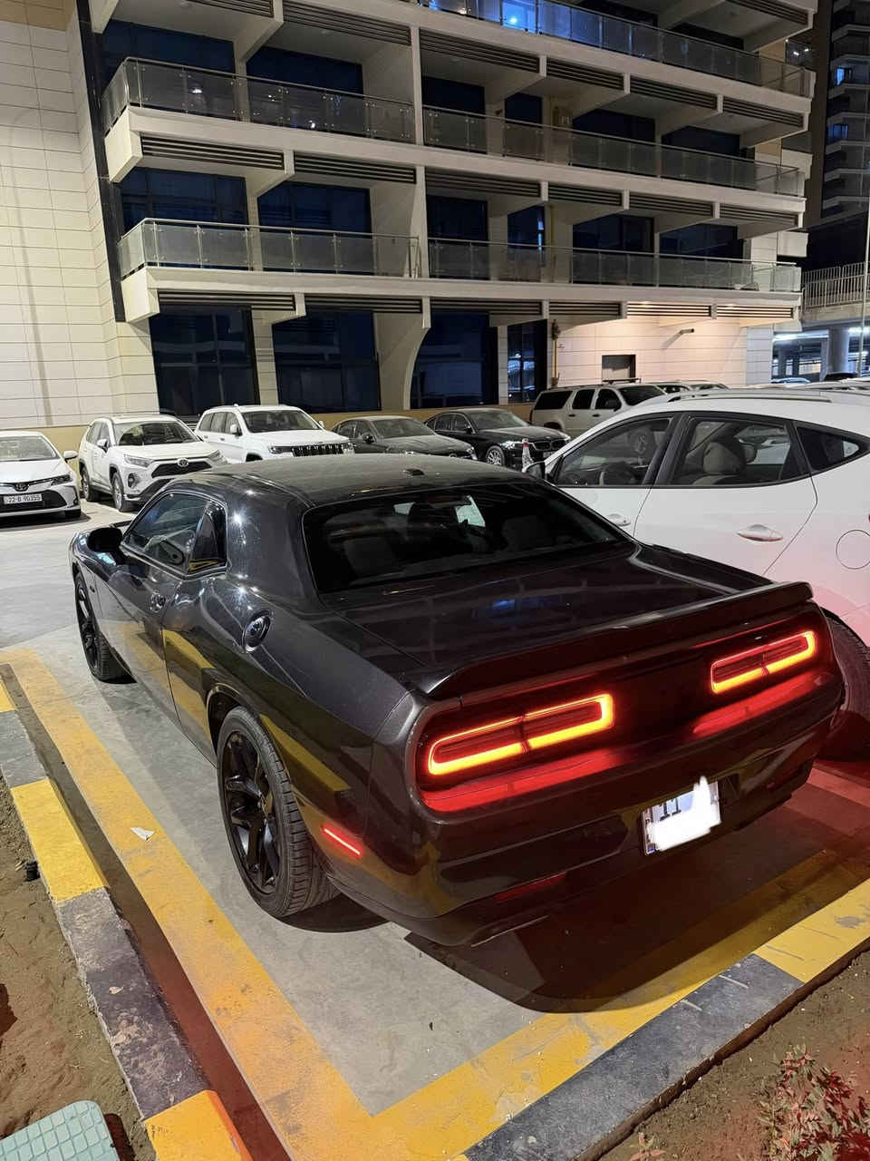 ( من انضف جالنجر با عراق )
جالنجر 2023 RT أمريكي حادث فقط البنيد وشويه من جاملغ ستوك با كامل 
السياره فوك ما تتخيل جديده بريحه الشركه ماشيه 21 الف 
محرك V8 5700 
رقمها بغداد باسمي عنواني المنصور با بوابه 
الرقم *********** 
سعر السياره 20 الف دولار بلااش بس محتاج ابيع
