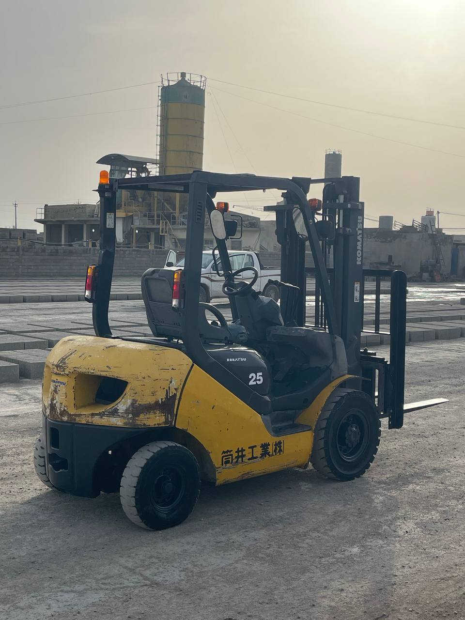 للبيع رافعه شوكيه كوماتسو موديل 2012
"ثلاث حركات يمين +يسار "كير_محرك_اكسن كهربائية "
بشرط رافعه وضع شركة "اوراق منفيس "سعر 80$ورقه 
للإستفسار إتصال"***********//"***********
