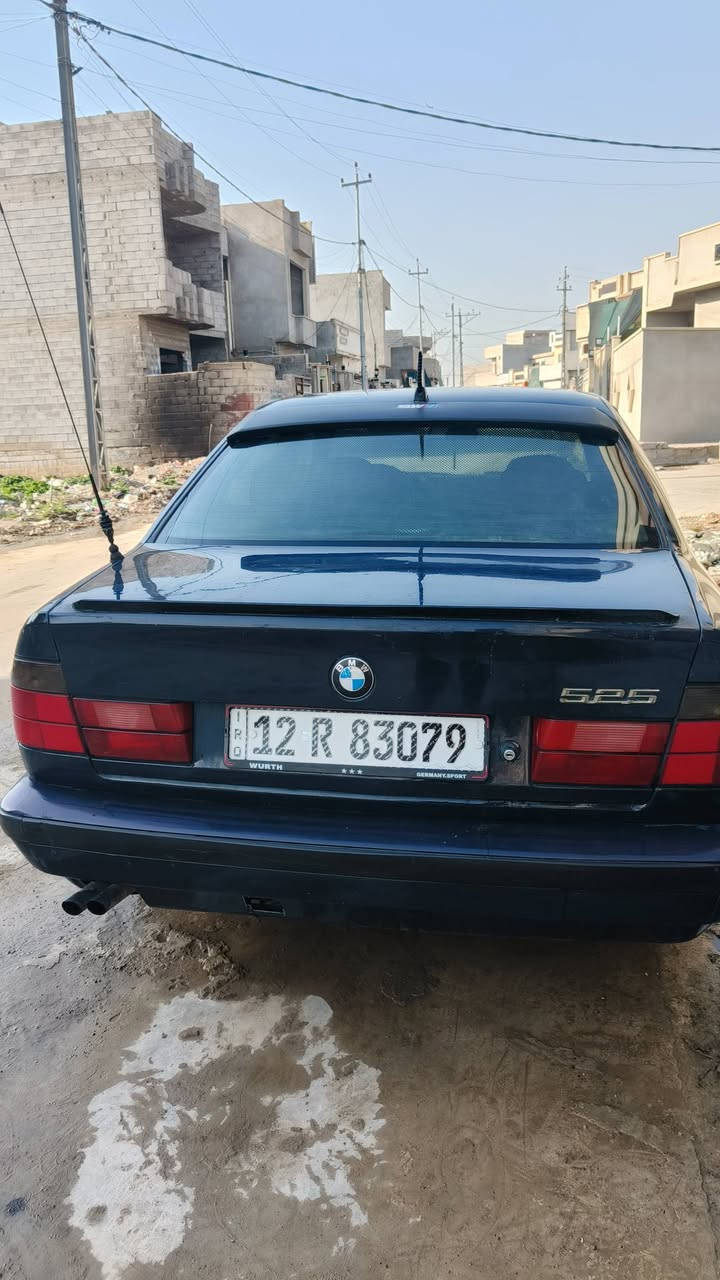 السلام عليكم بي ام دبليو للبيع موديل 91 حجم 525 وارد اوربي يعني بدون تبريد  اصل محرك كبس كير عادي محرك وكير نضاف كوبون بانزين بيها سنويه لل 2030 مصبوغة عام جمالية حادثها جاملغ امامي عكس السايق ومبدل بدون دواخل السعر 44 السيارة كدام العين يرهم مراوس حسب القناعة للأستفسار *********** السيارة كلشي ذكرت بيها لا تفوت وتكلي شبيها مابيها
