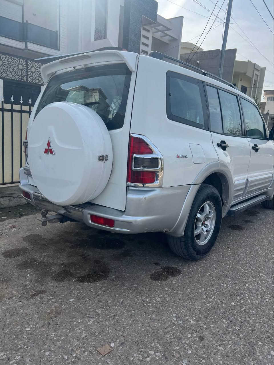 باجيرو 2001 ياباني  كير محرك 3000vvti تبريد شرط سياره بدون ضربه بدون صبغ سنويه جديد دفتر بنزين بيها
سياره 7راكب سياره جاهزا من كل نواحي
*********** كركوك, العراق
