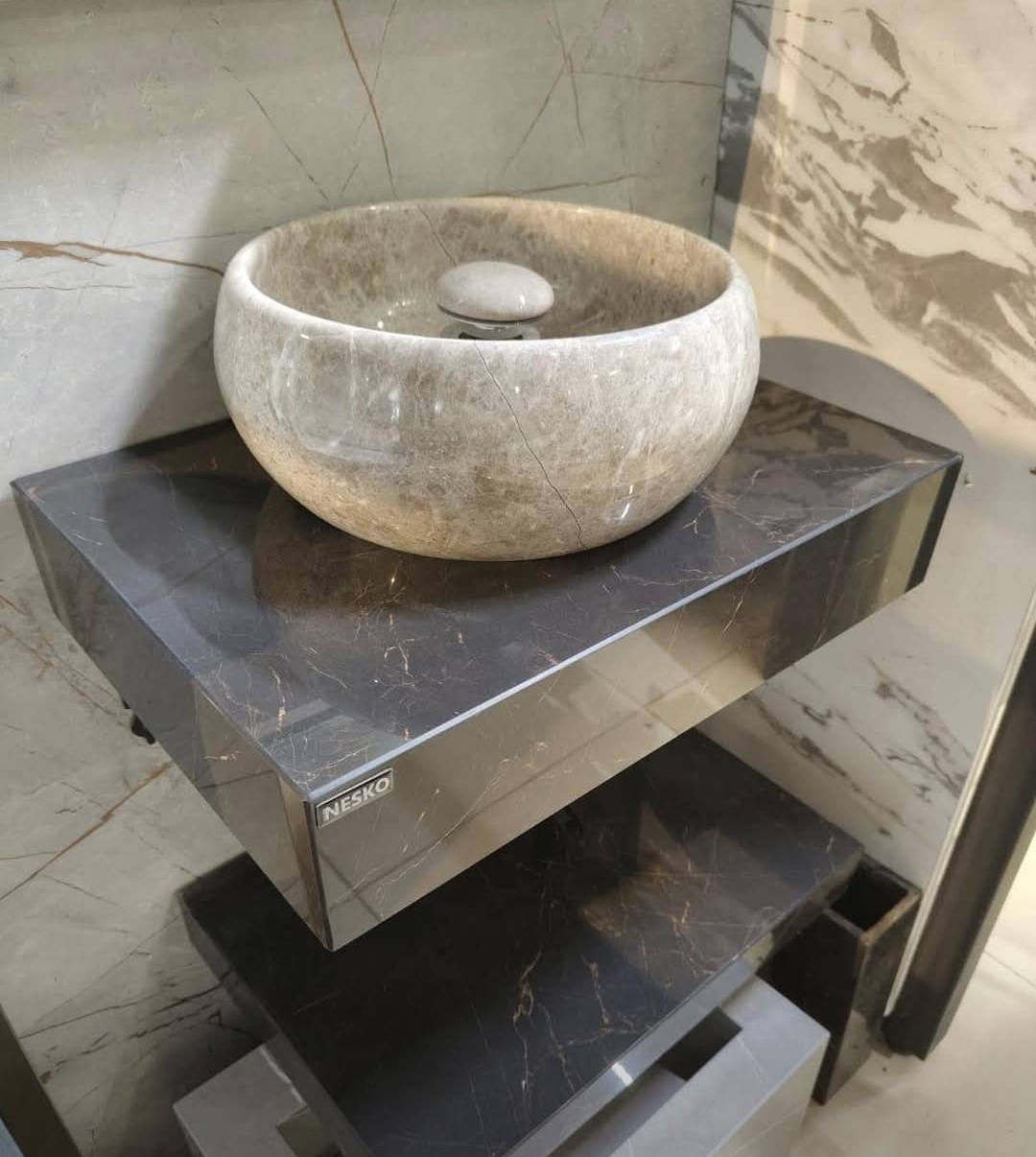 مغاسل مودرن بورسلين حسب الطلب والقياس واللون والديكور حسب مزاجك ☺️
للتواصل عبر الواتساب 
***********.🖤
