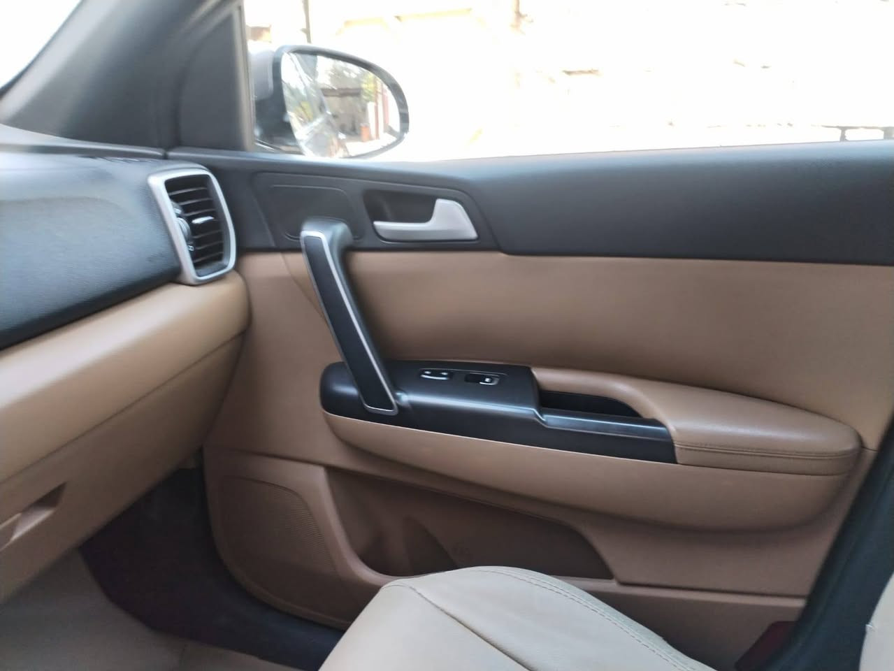 سبورتج ٢٠٢٠ خليجي ماشية ٣١ الف كيلو ضمان الدولية بصمة شاشة جبيرة كشنات الامامية كهرباء بية جاملخ خلفي صبغ اثر شخط بالباب باقي مكفول محرك ٢٠٠٠ دوش السعر ١٨٥ ورقة بسمي السيارة سنوية ورقم جديد مكان السيارة كميرة ***********
