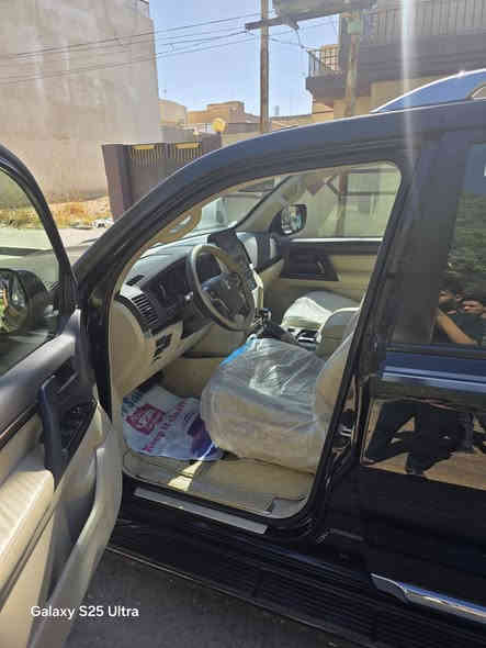 موديل ٢٠١٩. نظيفة جداً  اللون أسود  رقم أربيل 

عداد المسافة :١٢٠ الف كيلو متر حقيقي قابل للزيادة 

فول مواصفات 1/1 

مكان السيارة كربلاء المقدسة 

المواصفات 

1- فتحة سقف

2- خمس بصمات 

3- كراسي كهرباء ٣دكم

4- كشنات جلد

5 - ثلات شاشات 

6- دفع رباعي 

7- جنطة كهرباء ( جكات )

8 - تحكم ستيرن جهتين

9 - مري شفط  وقلاب مع الرجوع 

10 - تشغيل عن بعد 

11 - اشاير ترحيب

12 - مرآة داخلية أوتو دم

13 - حساسات امامي وخلفي 

14 - شاحن لاسلكي( واير ليس ) 

15 -  8 ايرباك 

16 - دبل ماوس 

17 -  كاميرا خلفية 

18 - طفاية 

19 - ثلاجة 

20 - لايت أوتو زنون كشافات

21 - كروز مثبت سرعة 

22 - تحكم كهربائي بلمري 

23 - ويل كب كروم حجم 20

24 -حجم المحرك: 6 سلندر

25 - نظام EST 2nd

26 - نظام ABS

27 - زراكات لايت

28- تحكم الجام كل الأبواب أوتو 

29-دوسات ليزريه علامة لاندكروز :

السياره احله من الصور بالحقيقه 

ملاحظة // السيارة كفالة عامة من جميع النواحي 

وشرط  الفحص ما عدا بارد صغير في الجاملغ الامامي ✅  

جديدة بمعنى الكلمه شرط تراي زيرو  تخم تاير حدادية تبريد جاهزة من كلشي مابيها اي نقص وبالعافية ع تكون من نصيبه 🔥 

🟩 السعر المطلوب ( ٥٤٠ $ )  🔐                  

لاستفسار الاتصال ع الرقم *********** 📲📲
