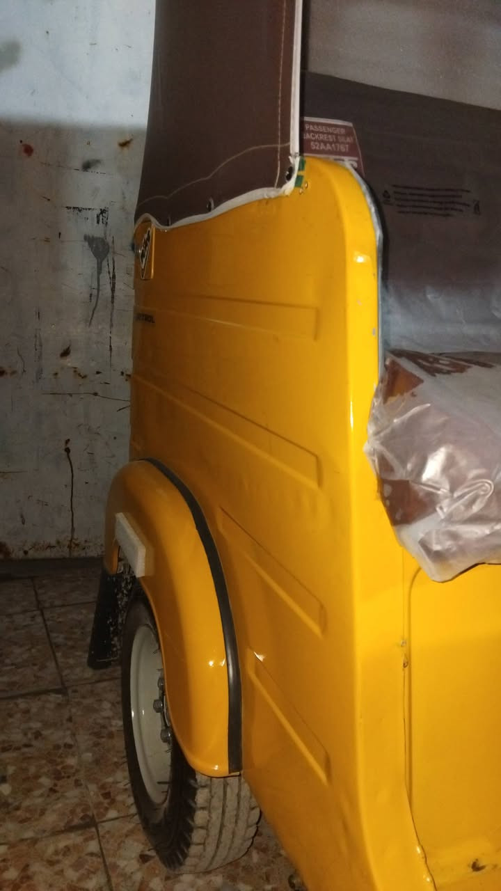 سلام عليكم تكتك٢٠١٨ شهر١٢ مرقم معمر بس دوس تكتك بعدهي علاوضع الشركه تخم تاير جبلي كهربايات كله شغاله اكسل اخرس بيه وياله مال ٢٠١٨ اصليات مالاته  
عنواني البلديات الصحفين  *********** متواجد
