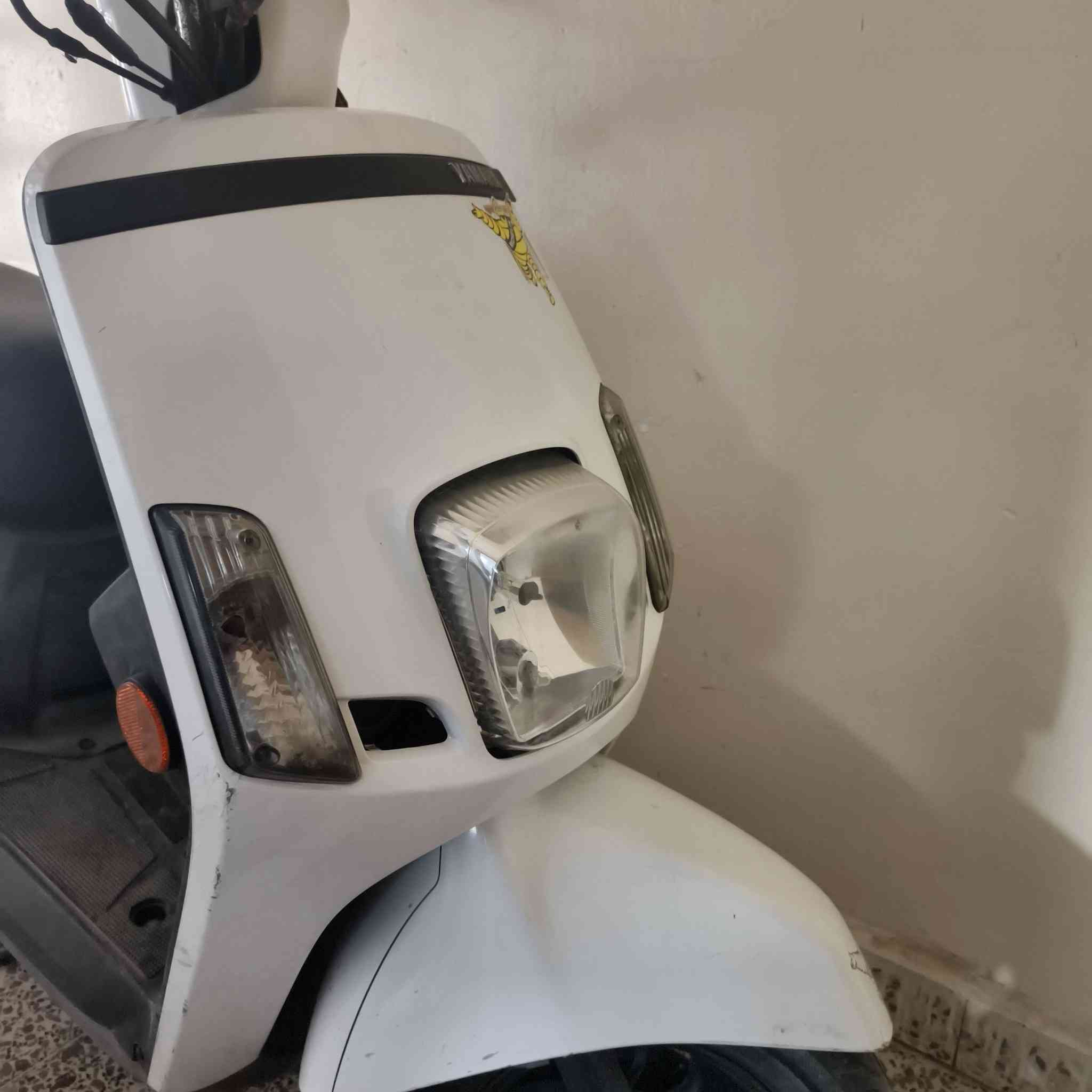 السلام عليكم دراجه بوليس لون أبيض جديده اشتريته قبل أربع أيام فول موصفات جديده رمبه 
السعر بلخاص
الرقم ***********
