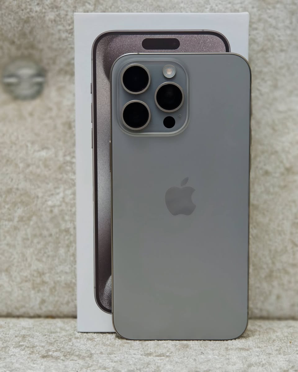 سلام عليكم للبيع او مراوس ايفون 15 برو ماكس مكفول من كلشي ذاكرته 512 نص تيره لون مميز ملحقات كامله شرق اوسط نضافته 💯💯 اخو الجديد بطاريته 89 السعر 1070 مكاني كربلاء للتواصل عل رقم ***********...... ***********
