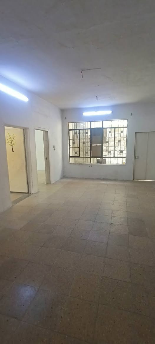 دار للايجار 🏫
حي الاخاء قرب محطة الاحمدي 
مساحة 300م 
ثلاثة غرف نوم وهول واستقبال ومشتملات 
الدار كاشي...
للاستفسار مراجعة مكتب المازن حي البكر شارع المنظمة قرب المركز 
او الاتصال على 📞☎️***********
