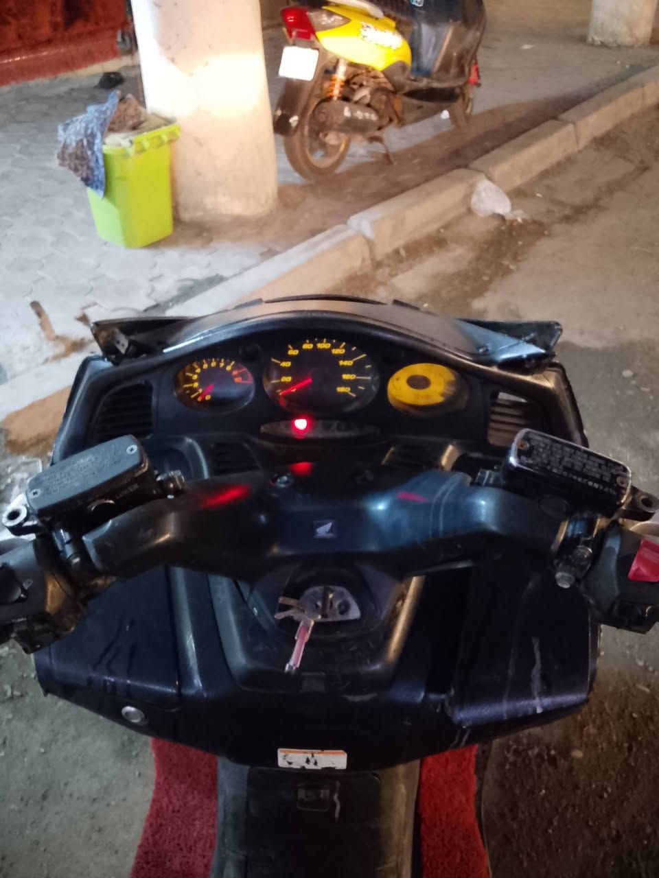 سلفر ونج محرك 600 كفراتها شويه تعبانه كهرباياتها كلها شغاله محرك ناعم لا تنقيص ولا تبخير شلعه ومعدل فول بيها نقوصات بسيطه سعرها 1100 وترهم مراوس ♥️ مكاني بغداد باب معضم ***********
