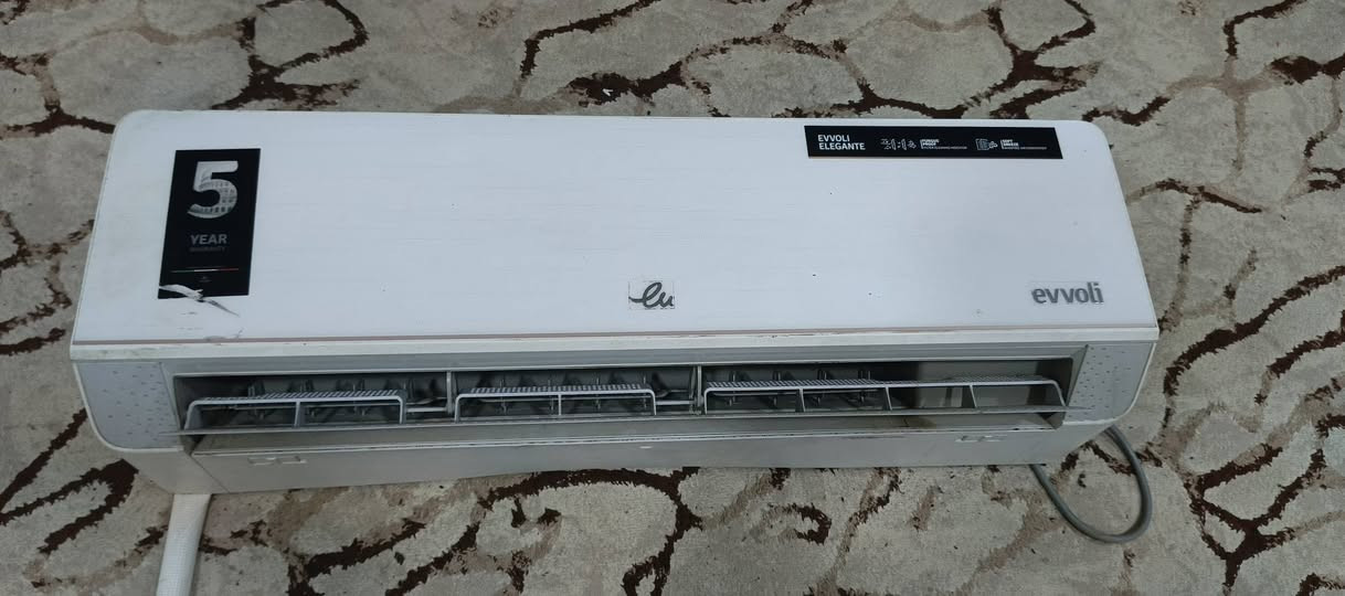 السلام عليكم للبيع
سبلت الحافظ 2 طن قطعه داخليه وخارجيه شغالات 
سعره 350
سبلت ايفولا 1.5طن قطعه داخليه وخارجيه شغالات
سعره 300
العنوان الشعله 
***********
