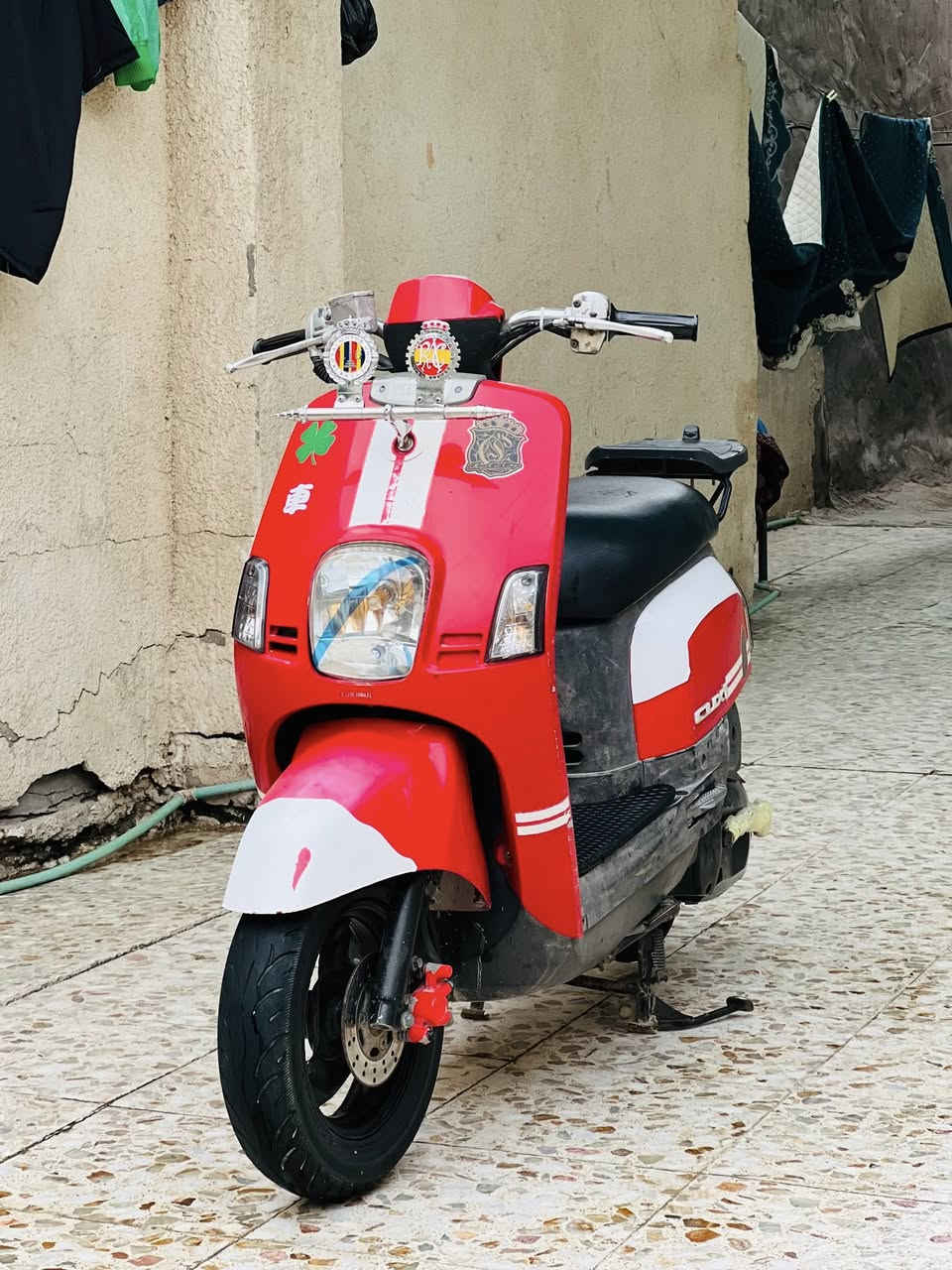 سلام عليكم دراجه ماكس بوليسي مكفوله شرط لامفتوحه ولا اي شي شلعه ومعدل مكينته ناعمه دراجه ختم كلها واحد ويا المكينه مديل 2009  ستونها طالع من الوكيل درجه بلاديه كلها لاتصال ***********
