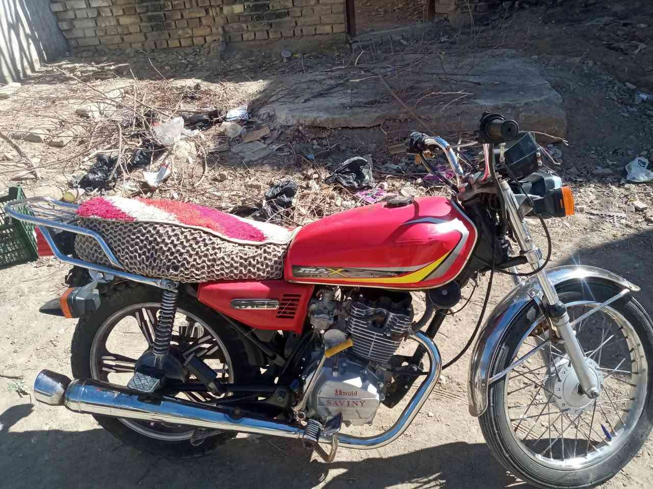 السلام عليكم دراجه سيڤان (كلك)  محرك ٢٠٢١ نضيف اشاير شغالات تاير خلفي جديد سلف تشتغل عوزهه باتري يعني يرادلهه ترتيبات سعرهه ٣٥٠ وبيهه مجال قليل /(***********)
