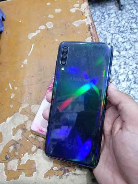 السلام عليكم جهاز للبيع اي 70 جهاز مكفول بلا ملحقات كله بلادي الذاكره 128 السعر 125الشراي يتصل *********** الحناكية
