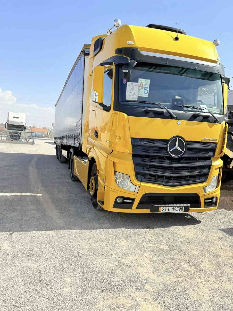 سلام عليكم اكتروز موديل 2017جوبلس امامي عربانه اكرونه موديل 2015مربوطة وراها سياره جاهزه للعمل ترقيم جديد سياره بسمي مواسفات سياره 
كامره 
حساس
دبل منامية
ثلاجه داخليه
هورنات سقف
هاف ٣طكات
سبلت خزن
كشن سايق سكن هوة
مكان سياره كركوك 
للستفسار اكثر اتصل على رقم 
***********
