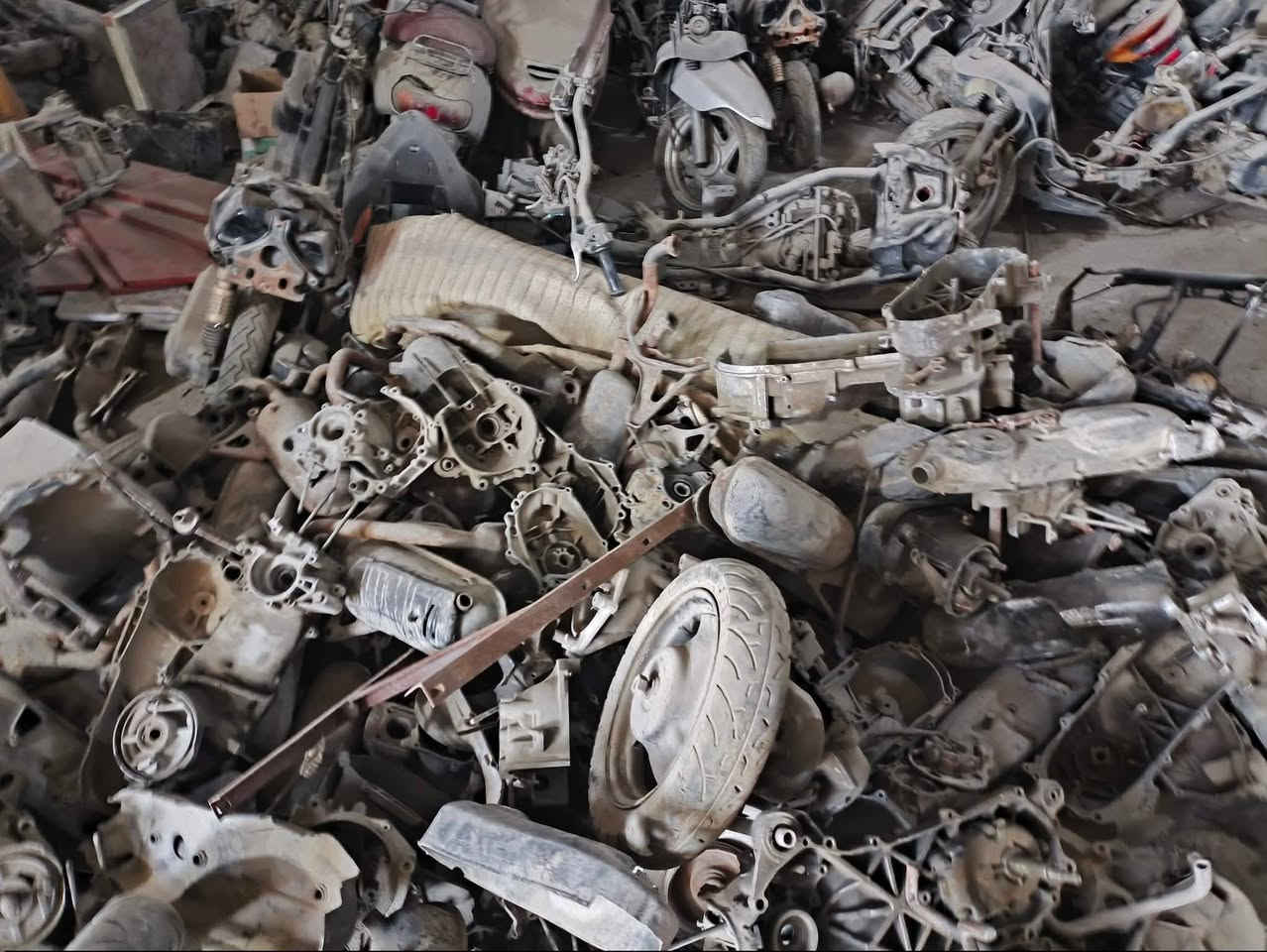 شتريد غراض
بيجي كفرات
 اصليه سوادات 
ملاح 
مكاين يابني 
قبط تبريد 
سوبيه 
شاصي 
دبلات 
تبت دهن 
سكان 
وجميع الدراجات 
***********
