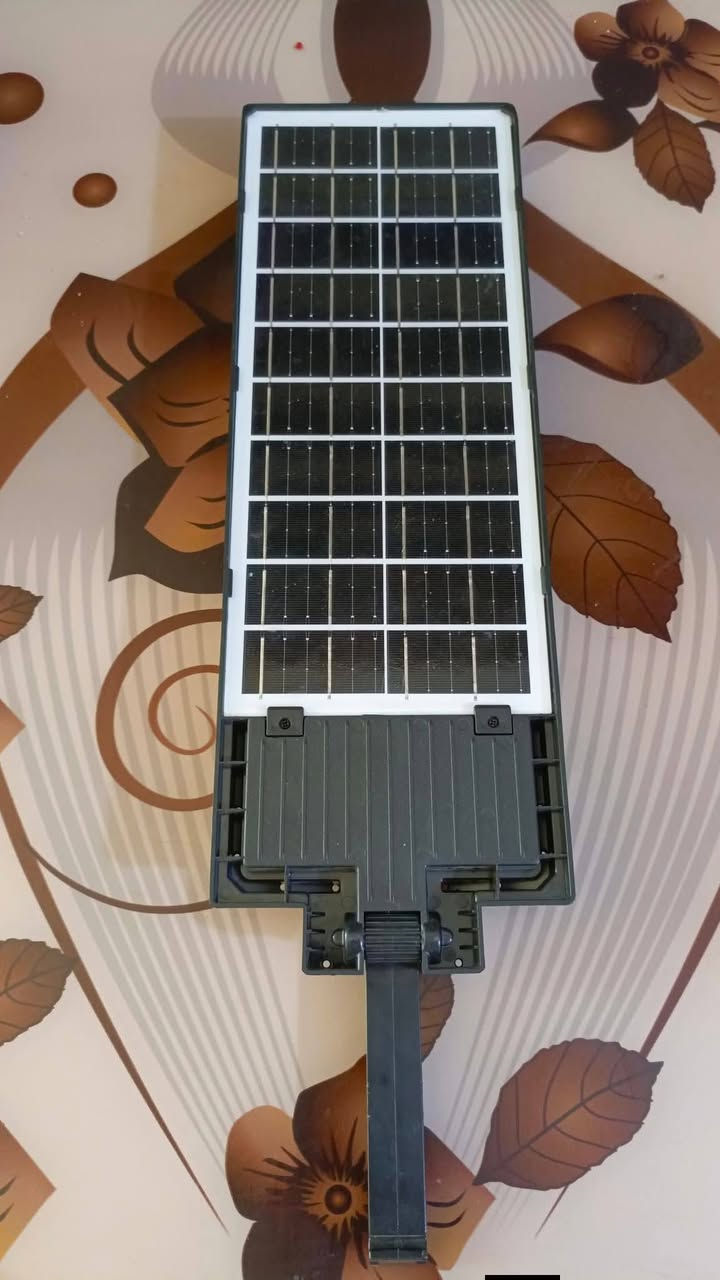 لد طاقه شمسيه حجم كبير  بعده بالفلينه بي حساس صوت يشتغل نضام صوت ونضام ثابت السعر 25 مع التوصيل
***********
