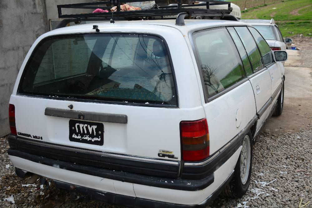 ئۆپڵی ئۆمیگای ستەیشن 
بە شەرتی گێڕو مەکینە ی ئەوروپی 
ئایر فلۆو کارەبایێات و گێچوو هەموو شتێکی بە شەرت 
تاقمێک تایەو ویلی لۆک 
پێشو دوای تازە داگیراوە بێ تەقەو ڕەقە 
سپلیتێکی دەبڵ بەڕاتی لۆکی لە سەرە 
تەبرێد ساردوو گەرم بە شەرت 
سەرفوو بوخارو نیە 
رۆنو ئاوی مەزبوتەو قەترە لێچونی نیە 
ئارمی پلاستیکی سلێمانیە و سەنەویشی لەگەڵە 
سەیارەکە ناڵی دۆستەو بێ مەسرەفەو هیچ عەیبوو عارێکی نیە 
لە سلێمانیم *********** السليمانية, العراق
