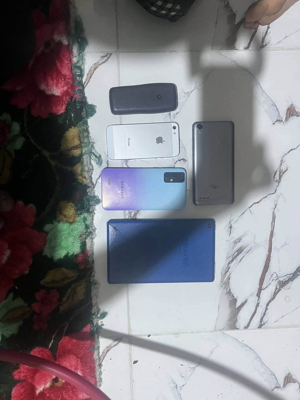 موبايلات عاطله للبيع الصرصور شغال بدون باتري ***********
