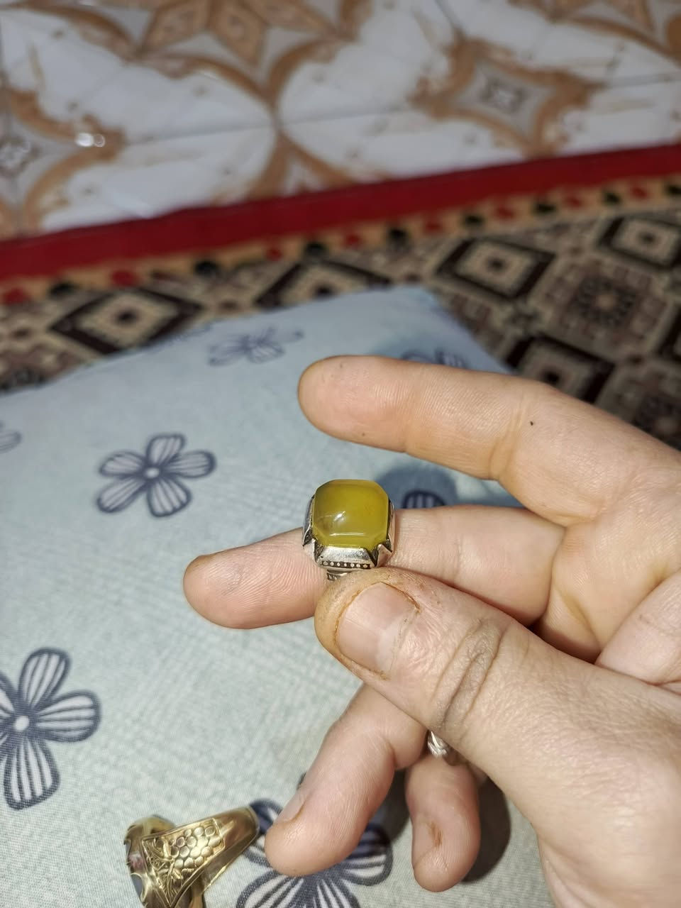 متاح 3 قطع واحد نحاس كلهم يماني 
***********
