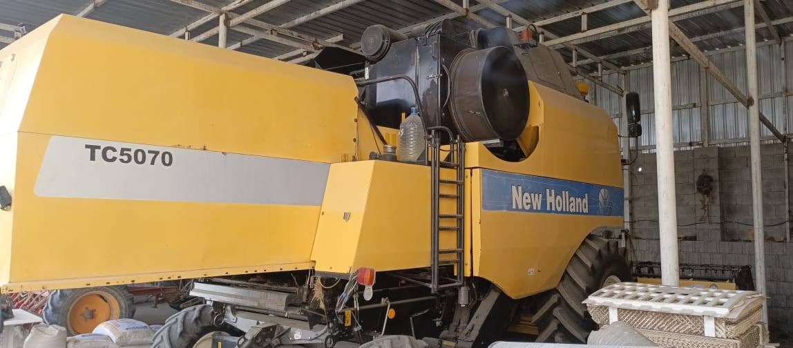 حاصدات نيو هولند للبيع حجم ٥۰۷۰ اوربي موديلات ۲۰۱۳ و ۲۰۱۲ رقم اربيل و سليمانية مكفول بدون لحيم و كسر مكان كركوك للاستفسار /۰۷٥۰۱۰۱٥۹۹۸ ٫ ۰۷۷۰۱۰۱٥۹۹۸
