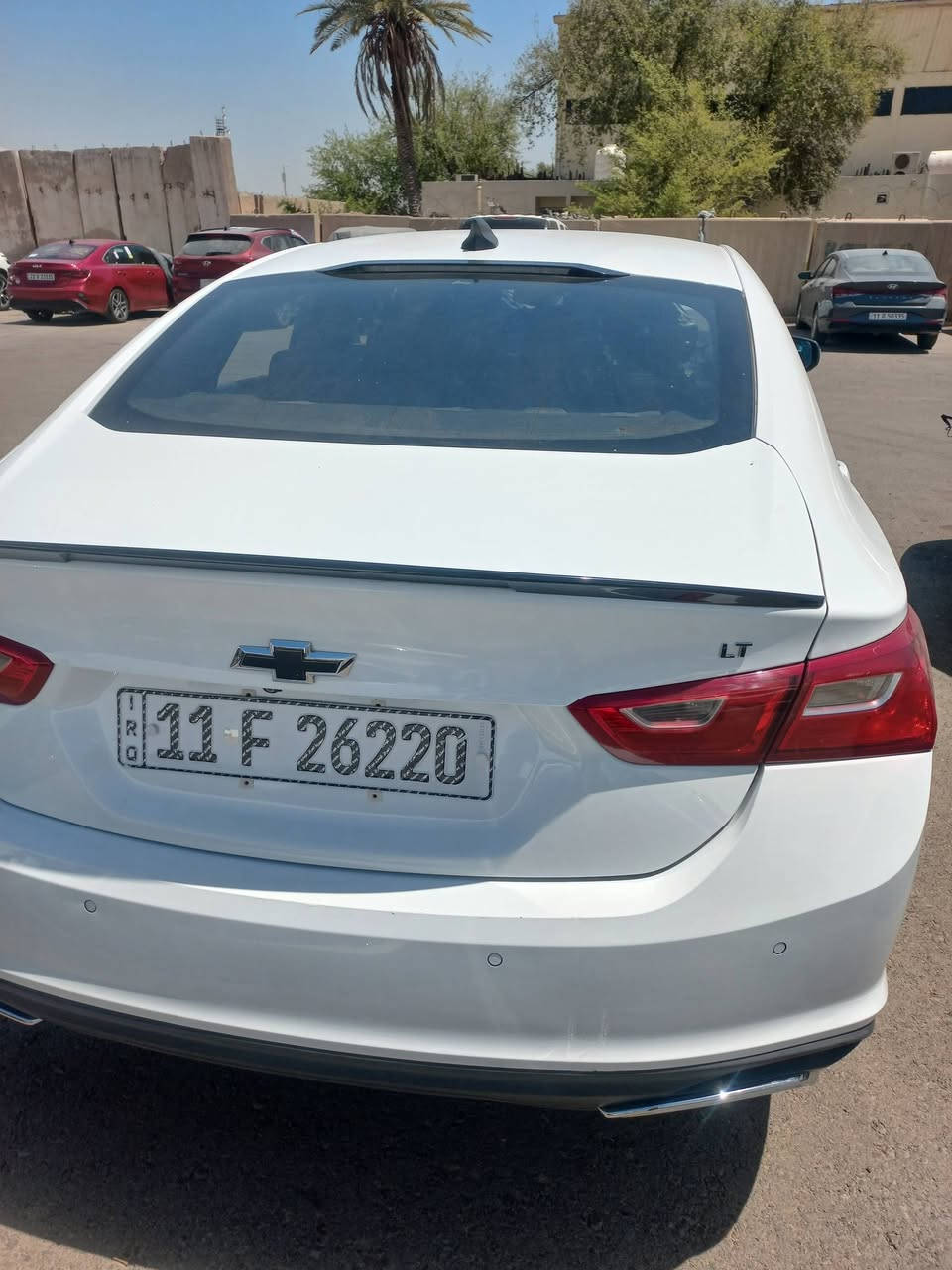 السلام عليكم ماليبو ٢٠١٩ لون ابيض رقم بغداد بأسمي رقم جديد مكينه ١٥٠٠ تيربو حادثه جاملغ واحد صوؤ الحادث مرفقه مواصفاته :
حساسات
 كامره دواره تدعم كاربلي
 كراسي كهرباء 
رادار   
تحديد مسار 
نقطه عمياء 
كروس قفل السرعة
بصمه 
بصمه ابواب + بصمة جنطه 
دواخل لونين ابيض واسود 
السعر ١٠٥ وبيه مجال حق الجيه 
*********** بغداد الكرخ ابو احمد
