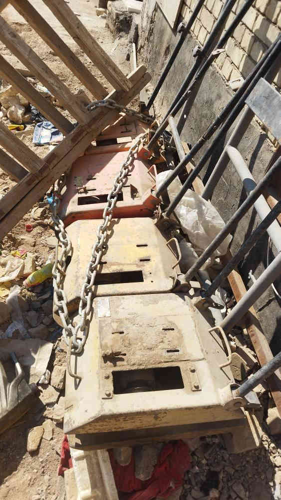 ‎السلام عليكم حادلات عدد٤ درج كهربا اسلايت ٣متر مامستخدم  غربيل عدد٤ زاويه عدد٤   ***********‎ عمارة
