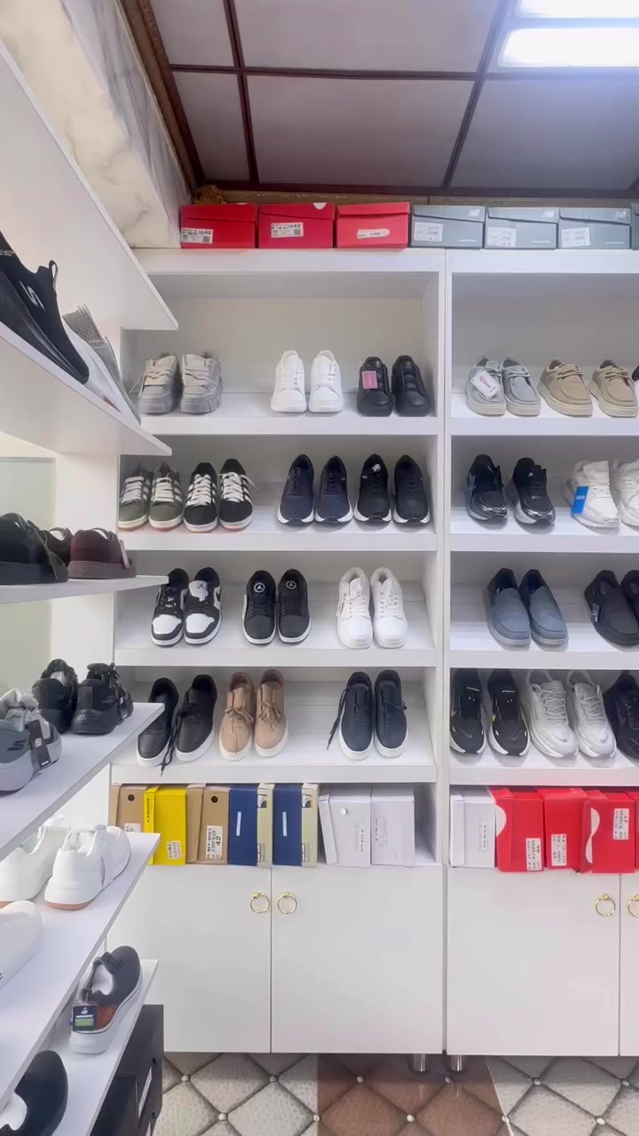 السلام عليكم 
فاترينات(عوارض) للبيع تستخدم لعرض اشياء منوعة النظافة 95‎%‎ تحتوي على ابواب خزن + ارجل للحماية من ماء الغسل مع انارة لد داخلية لون شمسي العدد(6) للتواصل : 
*********** 
العنوان : 
بلد - شارع العريض - قرب اسواق مريم - مقابل ازياء نجمة
