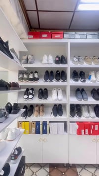 فاترينات • نظيفة ٩٥% • إنارة داخلية