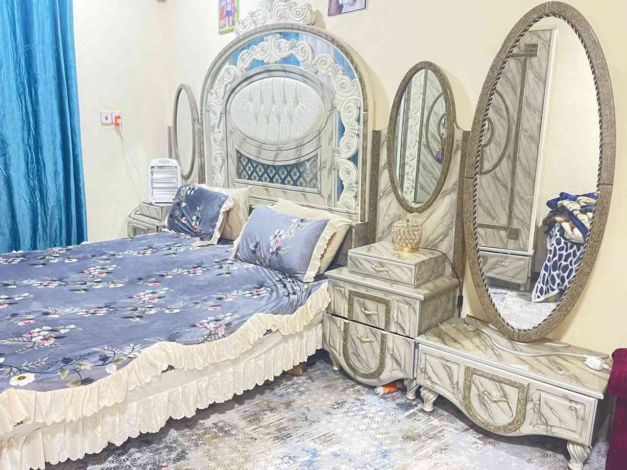 سلام عليكم غرفة صاج شغل عراقي البيع تسكام ثقيل مصبوغة صبغ حراري كنتور باب٦  طابقين البيع  غرفة جديدي مكان حي الغدير قرب فلكت القاضي رقم *********** موجود واتساب
