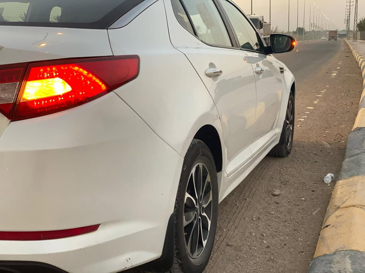 السلام عليكم للبيع كيا اوبتيما مديل ١٣ خليجي مكفول كفاله عامه بس حالوب خفيف بيها  2400 دوش  السياره جديده حيل وجاهزه واي نقص مابيه كير مكينه مكفولات حداديه تخم تاير تبريد ثلج السعر 130 لاستفسار اكثر لاتصال على الرقم ***********مكان السيارة واسط
