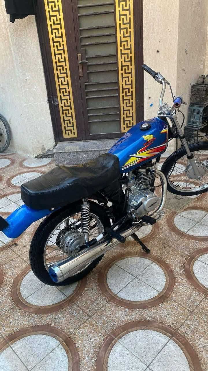 دراجه ايراني للبيع  ادوات مكفوله كفاله من سرقه ومن عشاير عامه دراجه مابيه اي شي بس رادله فيرلسه محرك انتنس نضيفه مكاني البصره جمهوريه هذه رقمي*********** لموشراي لايتعبني سعر 475 البصرة, العراق
