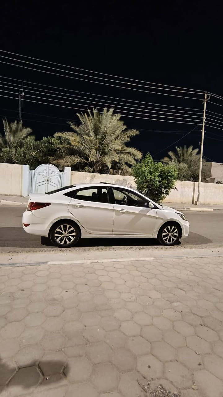 سلام عليكم
اكسنت موديل ١٥ خليجي 
فول مواصفات رقم بغداد دولي 
فتحه شاشه فول تحكمات 
مكينه كير حداديه تخم تاير 
مكينه ١٦٠٠ بيهه بنيد صبغ بدون دواخل مكان سياره كربلاء الحسينيه 
سعر ٩٨ بيه مجال ***********

