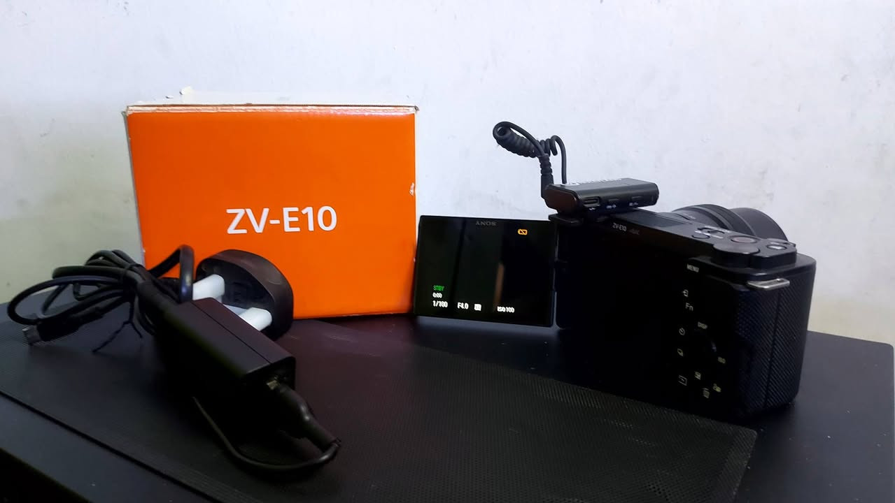 Sony zve10 نظيفه جدا جدا
♦️ الشتر مالته  2الف كلش نظيفه
♦️وياه  رام جبير 64g  يخزن 4k
رايده ب 750 الف  
✅️هذه رقمي ***********
 🎈مكاني البياع
