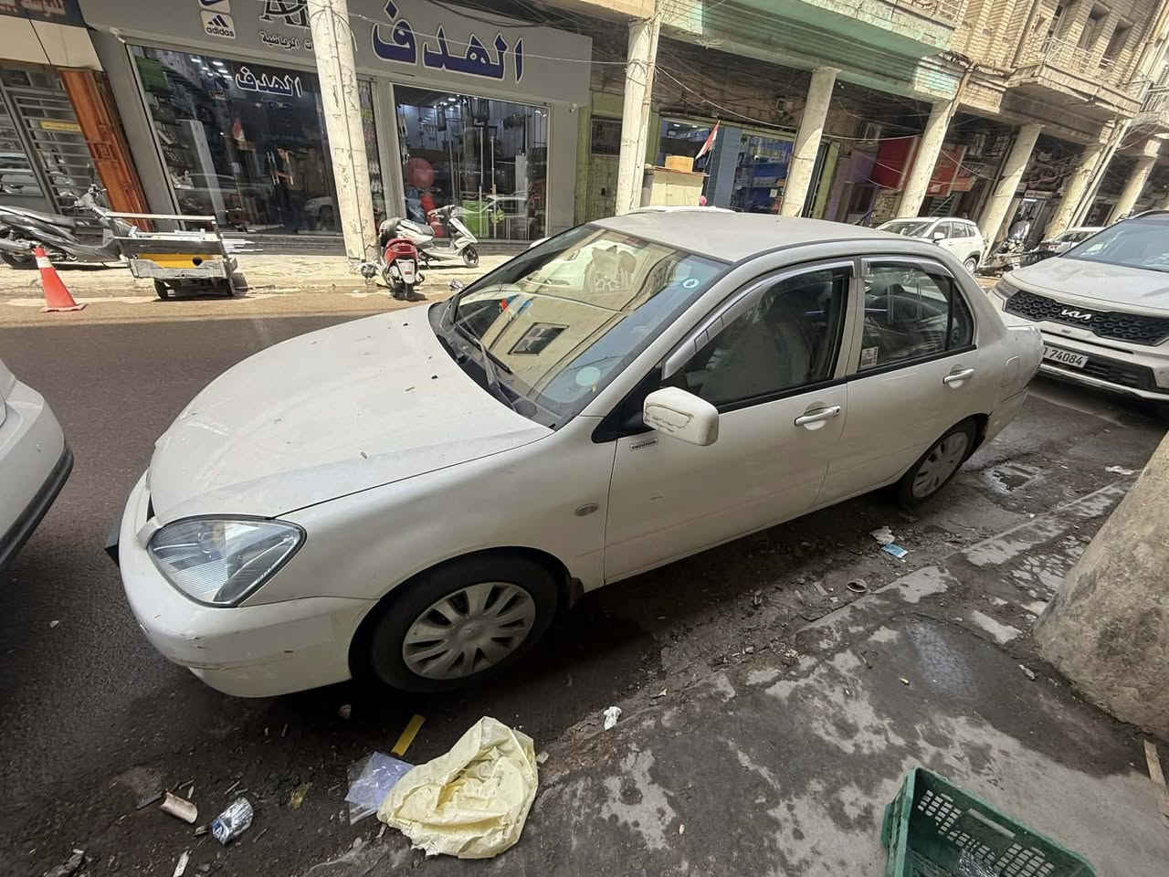 سلام عليكم لانسر الشركة العامة ٢٠١١ باسمي مشروع وطني رقم بغداد سيارة بلادية تخم تاير تبريد كير ومكينه خير من اللّه بيها الهلالات الخلفيه
مكنها دوره ***********
وسعر 85 وبيها مجال بسيط 
جماعة ال70 وال75 ابتعدو عن المنشور مديلات اقل وتعبانات ومصبوغات عام تنباع سبعينات
