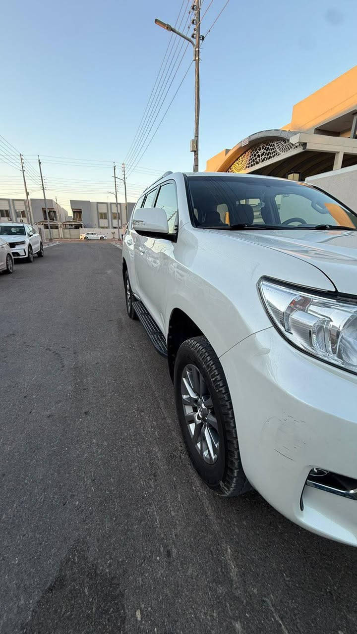 السلام عليكم 
السعر ٣٥٠ بي مجال بسيط  جدا

        تيوتا  برادو ٢٠١٨ 

#المواصفات 

 🔹الموديل :2018لون ابيض  

🔹بصمة تشغيل عند بعد

🔹داخل قرميدي 

🔹بكليت لد 

🔹تحكم ستيرن

🔹ويل كب حجم 19 

🔹شاحن واير ليس

🔹شاش + كامره 

🔹حساس خلفي 

🔹كشنات جلد 

🔹كشنات عدد 2 كهرباء 

🔹مري شفط 

🔹فتحه سقف 

🔹كروس سرعه 

🔹بصمه + تشغيل عن بعد 

🔹ثلاث قطع تبريد 

🔹فتحت USB

🔹شاحن واير ليس 

🔹ثلاجه.  

🔹نضام الدفع الرباعي 

العنوان بغداد العطيفية السيارة رقم اربيل كفالة عامه ماشية ٦٠ الف حقيقي للاستفسار ***********
